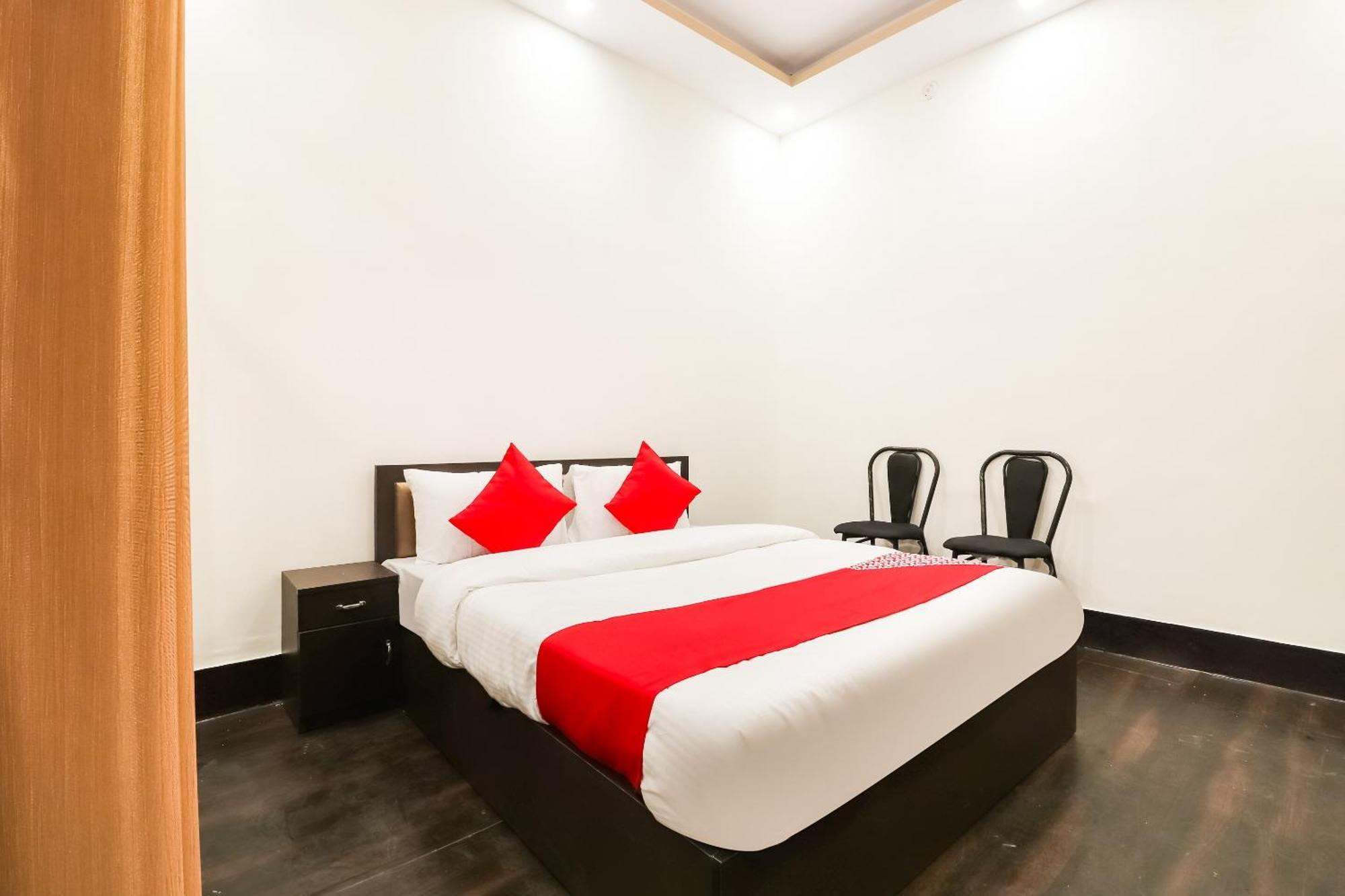 Oyo Hotel Pacifica Near Phoenix United Лакхнау Экстерьер фото
