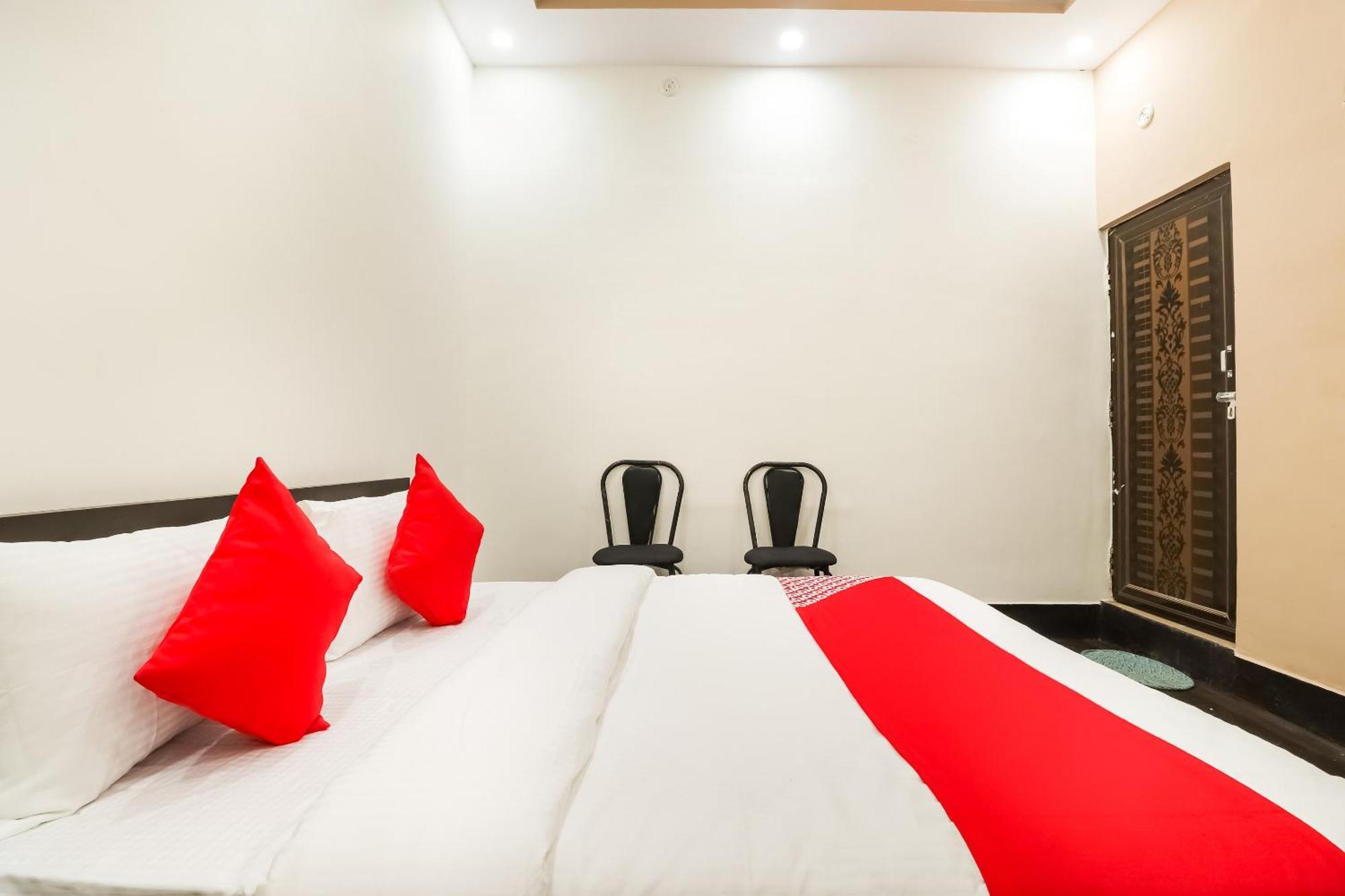 Oyo Hotel Pacifica Near Phoenix United Лакхнау Экстерьер фото